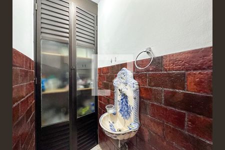 Lavatorio de casa para alugar com 3 quartos, 221m² em Santo Amaro, São Paulo