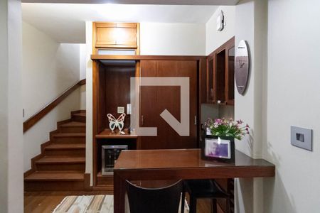 Sala 2 de casa para alugar com 6 quartos, 350m² em Ouro Preto, Belo Horizonte