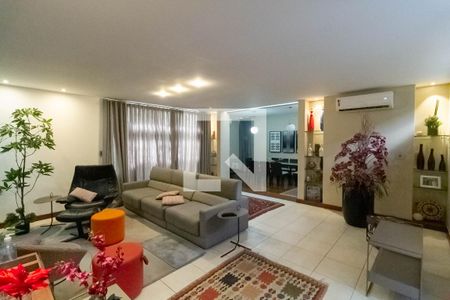 Sala 1 de casa para alugar com 6 quartos, 350m² em Ouro Preto, Belo Horizonte