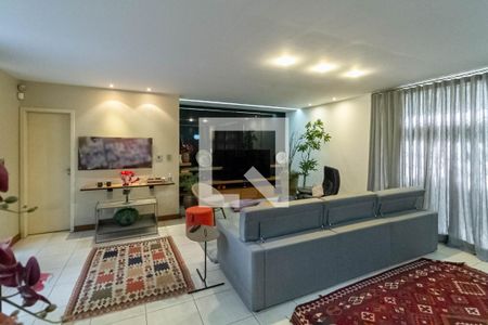 Sala 1 de casa para alugar com 6 quartos, 350m² em Ouro Preto, Belo Horizonte