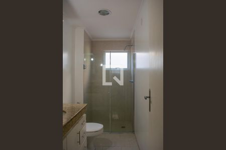 Banheiro social de apartamento para alugar com 1 quarto, 136m² em Medianeira, Porto Alegre