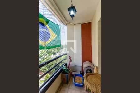 Sacada da sala de apartamento para alugar com 3 quartos, 76m² em Jardim Íris, São Paulo
