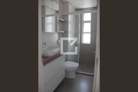 Banheiro de apartamento para alugar com 1 quarto, 38m² em Tristeza, Porto Alegre