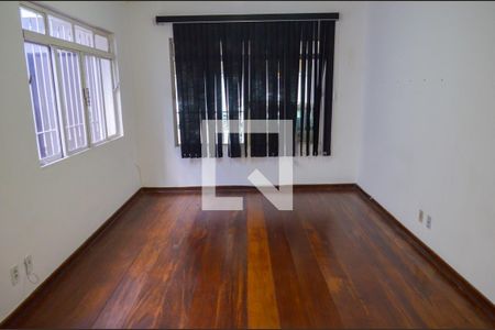 Casa para alugar com 180m², 3 quartos e 2 vagasSala