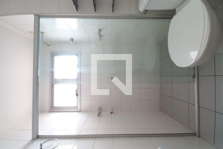 Banheiro de apartamento à venda com 1 quarto, 42m² em Centro, Campinas