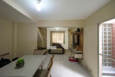 Sala de casa à venda com 3 quartos, 100m² em Conjunto Residencial Sitio Oratório, São Paulo