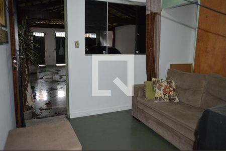 Sala de casa à venda com 4 quartos, 200m² em Santa Helena, Contagem