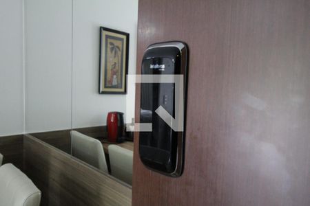 Fechadura digital na porta do hall e do apartamento de apartamento para alugar com 1 quarto, 50m² em Jacarepaguá, Rio de Janeiro