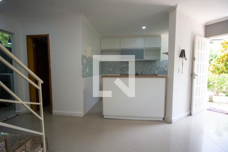 Sala de casa de condomínio para alugar com 2 quartos, 98m² em Vargem Grande, Rio de Janeiro