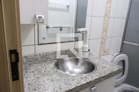 Banheiro de apartamento à venda com 2 quartos, 55m² em Vicentina, São Leopoldo