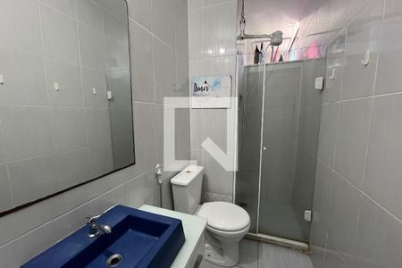 Banheiro de apartamento à venda com 2 quartos, 46m² em Praia da Bandeira, Rio de Janeiro