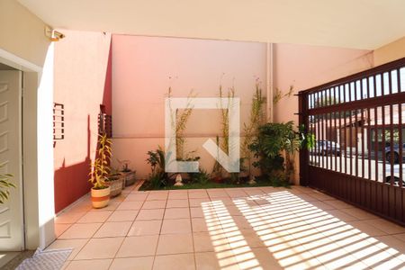 Casa à venda com 250m², 4 quartos e 4 vagas Casa à venda com 250m², 4 quartos e 4 vagasGaragem