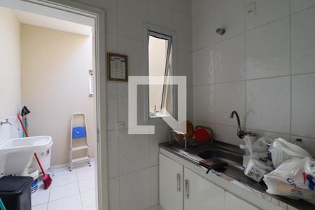 Casa à venda com 250m², 4 quartos e 4 vagas Casa à venda com 250m², 4 quartos e 4 vagasCozinha e Área de Serviço