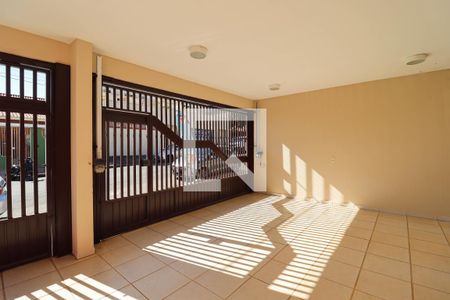 Casa à venda com 250m², 4 quartos e 4 vagas Casa à venda com 250m², 4 quartos e 4 vagasGaragem