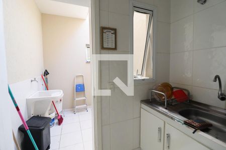 Casa à venda com 250m², 4 quartos e 4 vagas Casa à venda com 250m², 4 quartos e 4 vagasCozinha e Área de Serviço