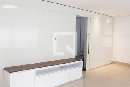 Sala com aparador e porta de correr de apartamento à venda com 4 quartos, 113m² em Vila da Serra, Nova Lima