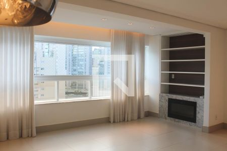 Sala com lareira de apartamento à venda com 4 quartos, 113m² em Vila da Serra, Nova Lima