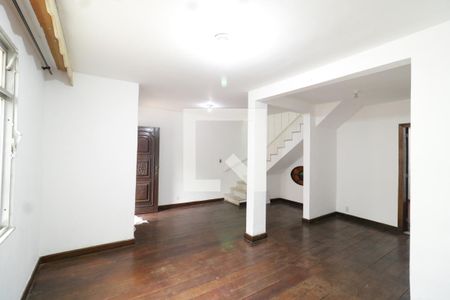 Sala de casa para alugar com 3 quartos, 270m² em Jardim Carioca, Rio de Janeiro