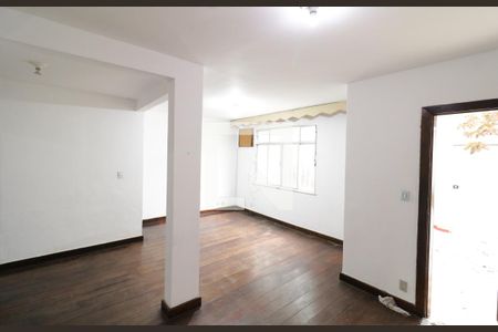 Sala de casa para alugar com 3 quartos, 270m² em Jardim Carioca, Rio de Janeiro