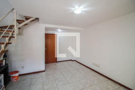 Sala de casa de condomínio para alugar com 2 quartos, 90m² em Engenho Pequeno, Nova Iguaçu