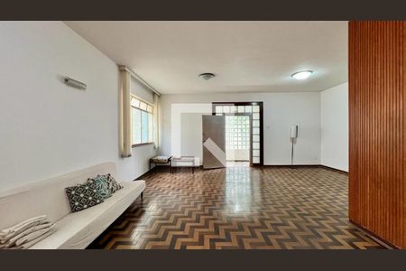 Sala de casa à venda com 4 quartos, 322m² em São Lucas, Belo Horizonte