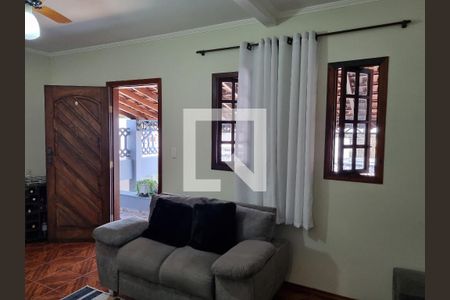 Casa à venda com 200m², 3 quartos e 2 vagasSala