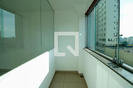 Varanda de apartamento à venda com 3 quartos, 93m² em Santa Efigênia, Belo Horizonte