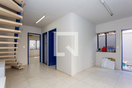 Casa à venda com 319m², 4 quartos e 6 vagasSala