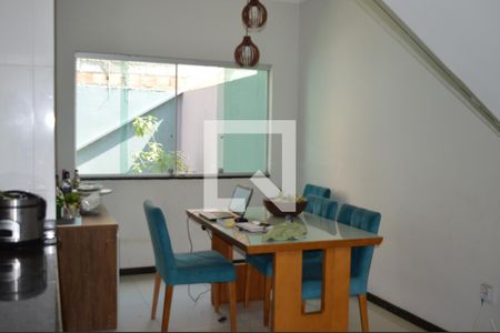 Sala  de casa à venda com 3 quartos, 150m² em Santa Helena, Contagem