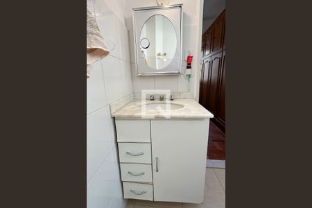 Banheiro de apartamento para alugar com 1 quarto, 47m² em Copacabana, Rio de Janeiro