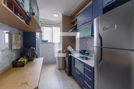 Cozinha e área de serviço de apartamento para alugar com 2 quartos, 58m² em Jardim Roberto, Osasco