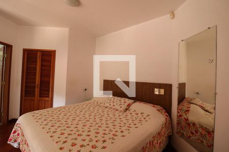 Casa de condomínio à venda com 6000m², 5 quartos e 10 vagas Casa de condomínio à venda com 6000m², 5 quartos e 10 vagasSuíte