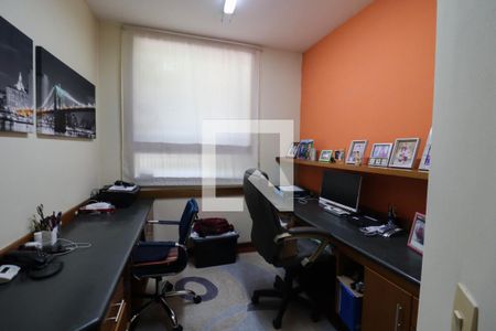 Casa de condomínio à venda com 6000m², 5 quartos e 10 vagas Casa de condomínio à venda com 6000m², 5 quartos e 10 vagasEscritório