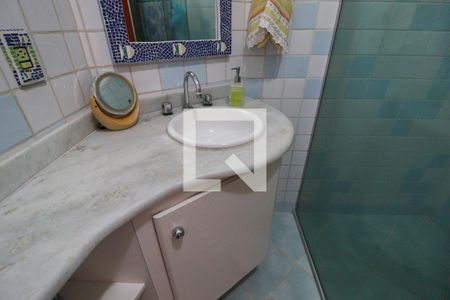 Casa de condomínio à venda com 6000m², 5 quartos e 10 vagas Casa de condomínio à venda com 6000m², 5 quartos e 10 vagasBanheiro