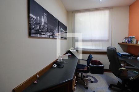 Casa de condomínio à venda com 6000m², 5 quartos e 10 vagas Casa de condomínio à venda com 6000m², 5 quartos e 10 vagasEscritório