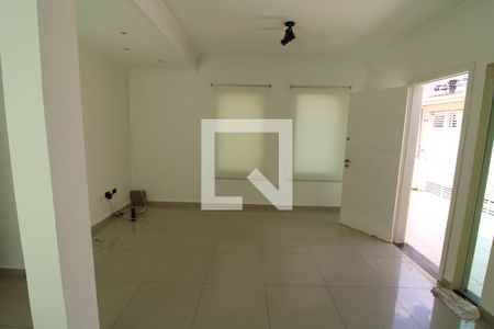Casa à venda com 200m², 3 quartos e 3 vagasSala / Cozinha