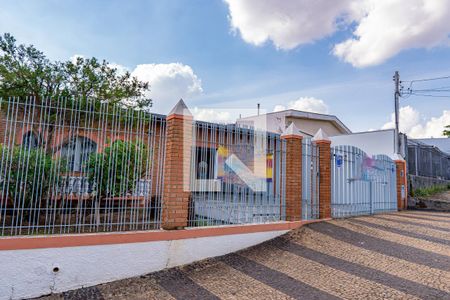 Fachada de casa à venda com 3 quartos, 260m² em Jardim do Lago, Campinas