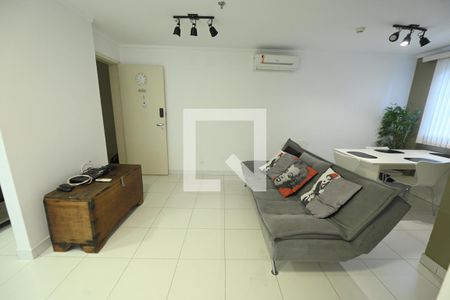 Sala  de apartamento para alugar com 1 quarto, 56m² em Jardim Goiás, Goiânia