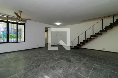 Sala de casa à venda com 3 quartos, 198m² em Vila Cordeiro, São Paulo