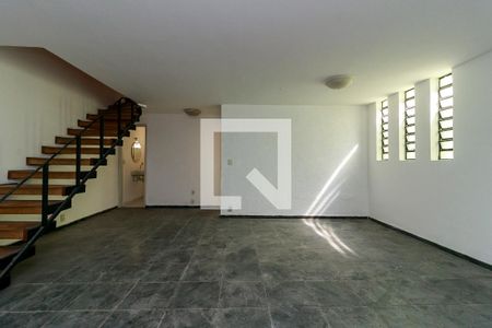 Sala de casa à venda com 3 quartos, 198m² em Vila Cordeiro, São Paulo