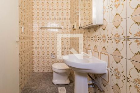 Banheiro de apartamento para alugar com 1 quarto, 34m² em Jardim Dona Leopoldina, Porto Alegre