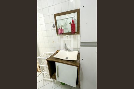 Banheiro de apartamento para alugar com 2 quartos, 47m² em Copacabana, Rio de Janeiro