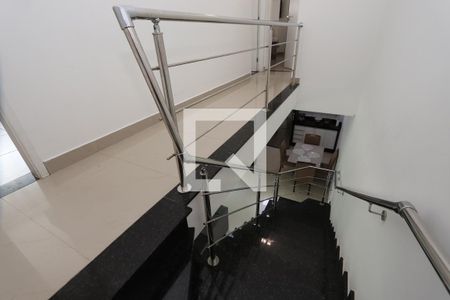 EscaEscadada de casa à venda com 3 quartos, 100m² em Vila Bela, São Paulo