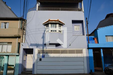 Casa à venda com 332m², 3 quartos e 4 vagas Casa à venda com 332m², 3 quartos e 4 vagasFachada