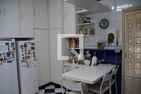 Casa à venda com 332m², 3 quartos e 4 vagas Casa à venda com 332m², 3 quartos e 4 vagasCozinha