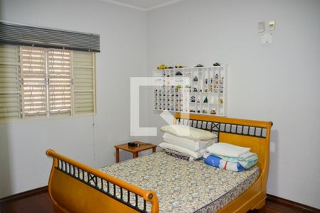 Casa à venda com 332m², 3 quartos e 4 vagas Casa à venda com 332m², 3 quartos e 4 vagasQuarto 1