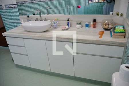 Casa à venda com 332m², 3 quartos e 4 vagas Casa à venda com 332m², 3 quartos e 4 vagasBanheiro Suite