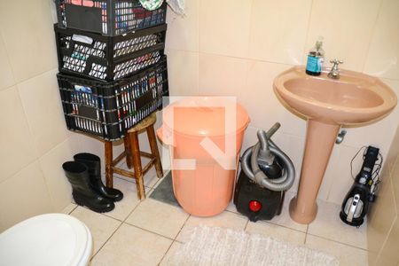 Casa à venda com 332m², 3 quartos e 4 vagas Casa à venda com 332m², 3 quartos e 4 vagasBanheiro Area de serviço