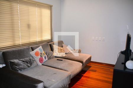 Casa à venda com 332m², 3 quartos e 4 vagas Casa à venda com 332m², 3 quartos e 4 vagasSala de TV