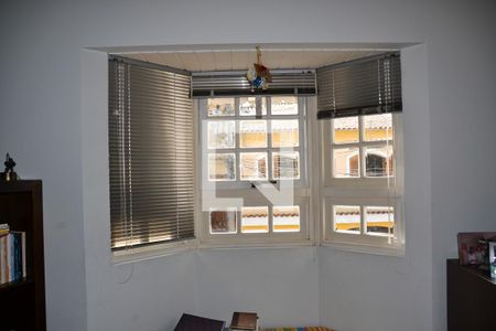 Casa à venda com 332m², 3 quartos e 4 vagas Casa à venda com 332m², 3 quartos e 4 vagasEscritório